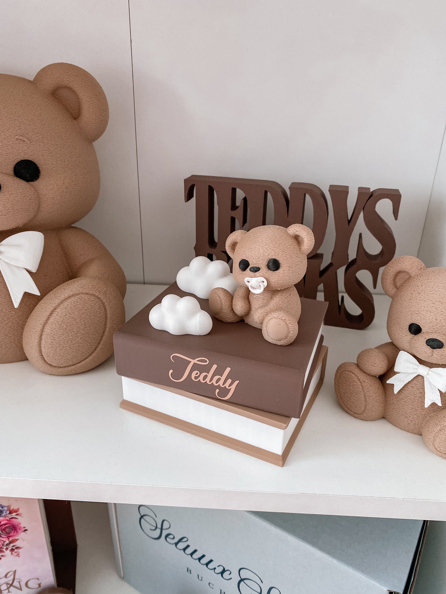 Teddy Deko-Bücherstapel