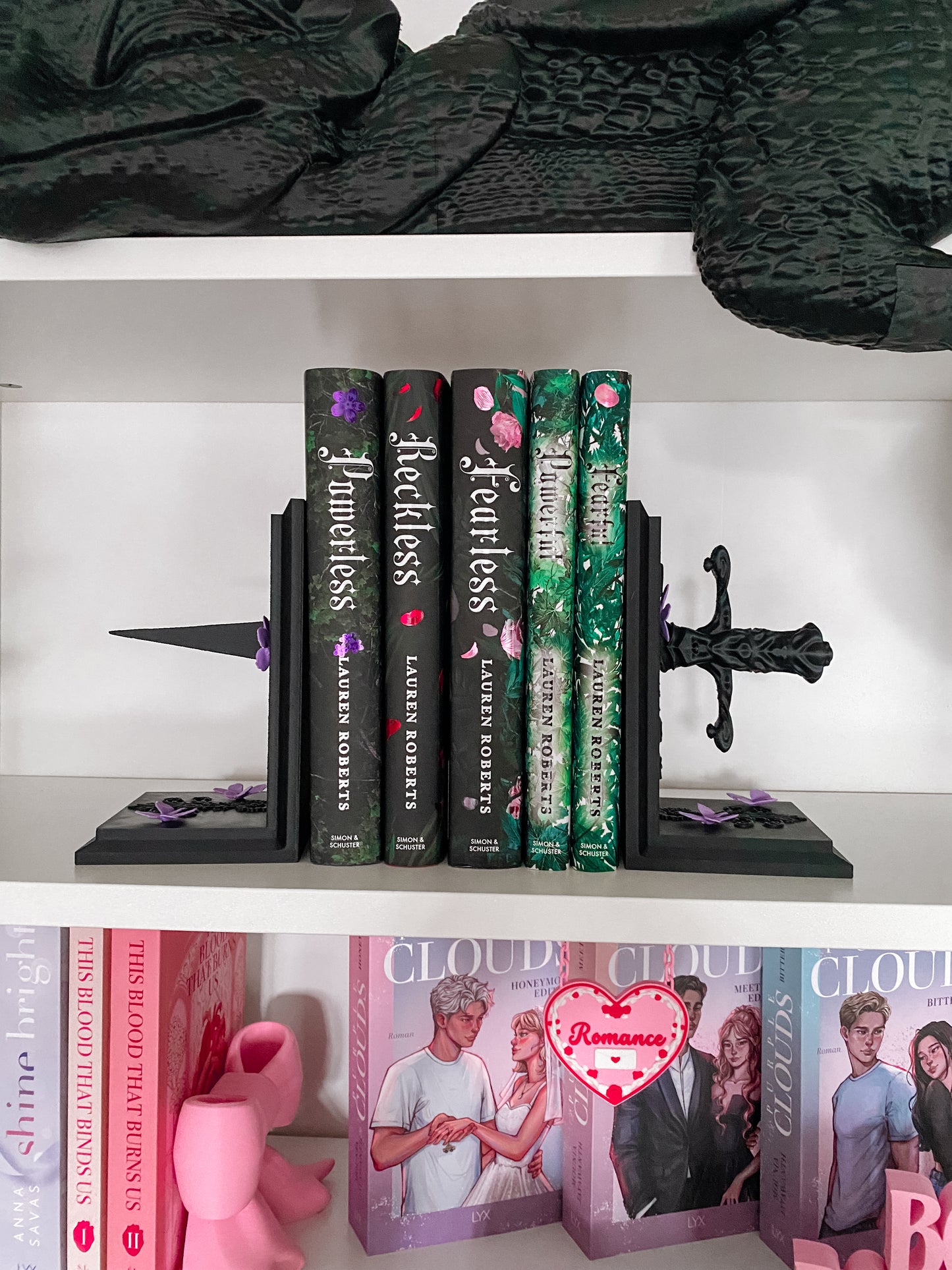 Schwert mit Blüten Book Nook