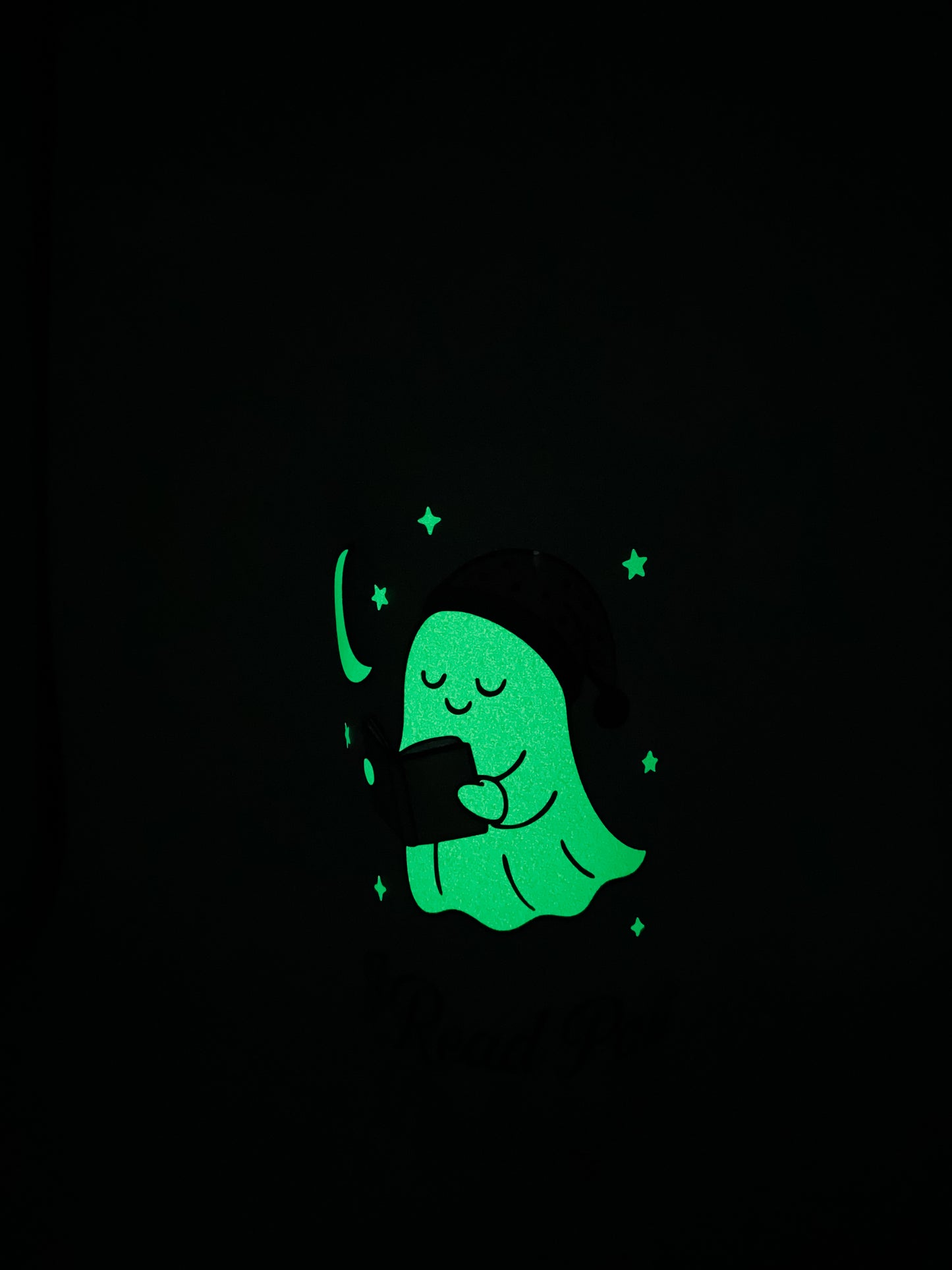 I Read Past Midnight Trinkbecher - Glow In The Dark