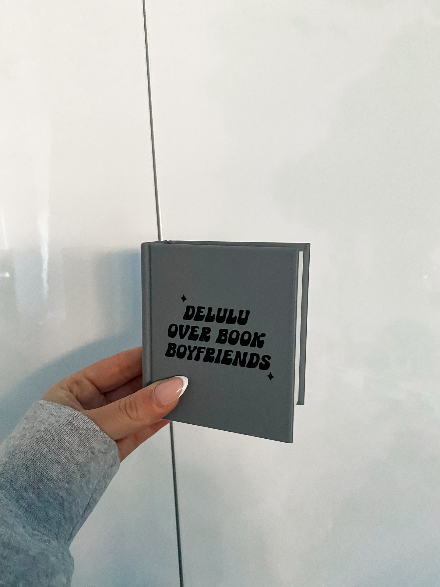 „Delulu“ Lesezeichenhalter BW