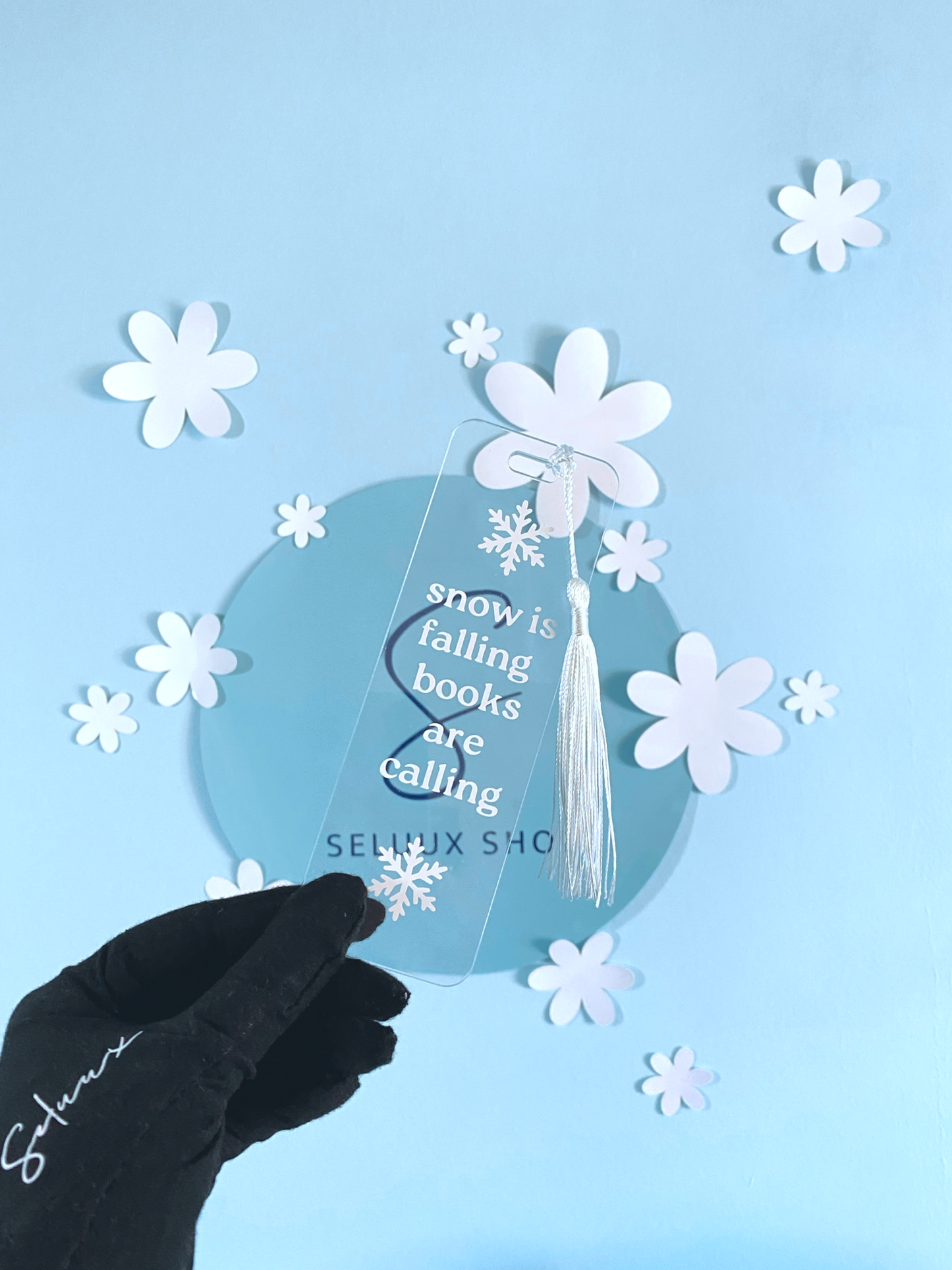 Snow Is Falling, Books Are Calling Lesezeichen