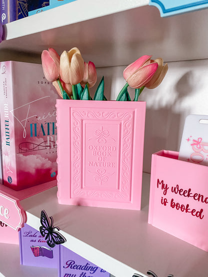 Blumenvase in Buchform