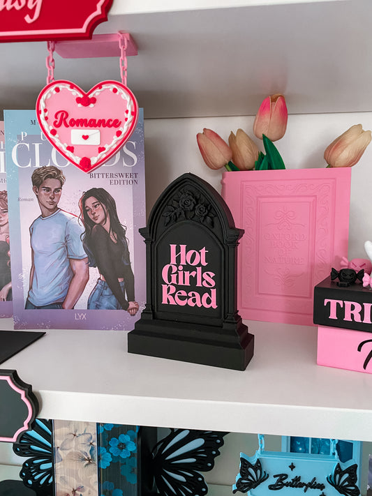 „Hot Girls Read“ Grabstein