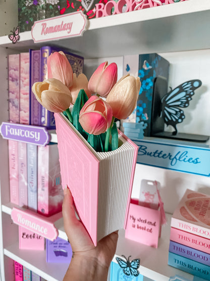 Blumenvase in Buchform