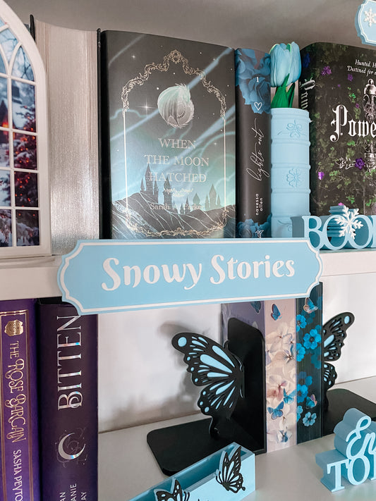 Snowy Stories Regalschild