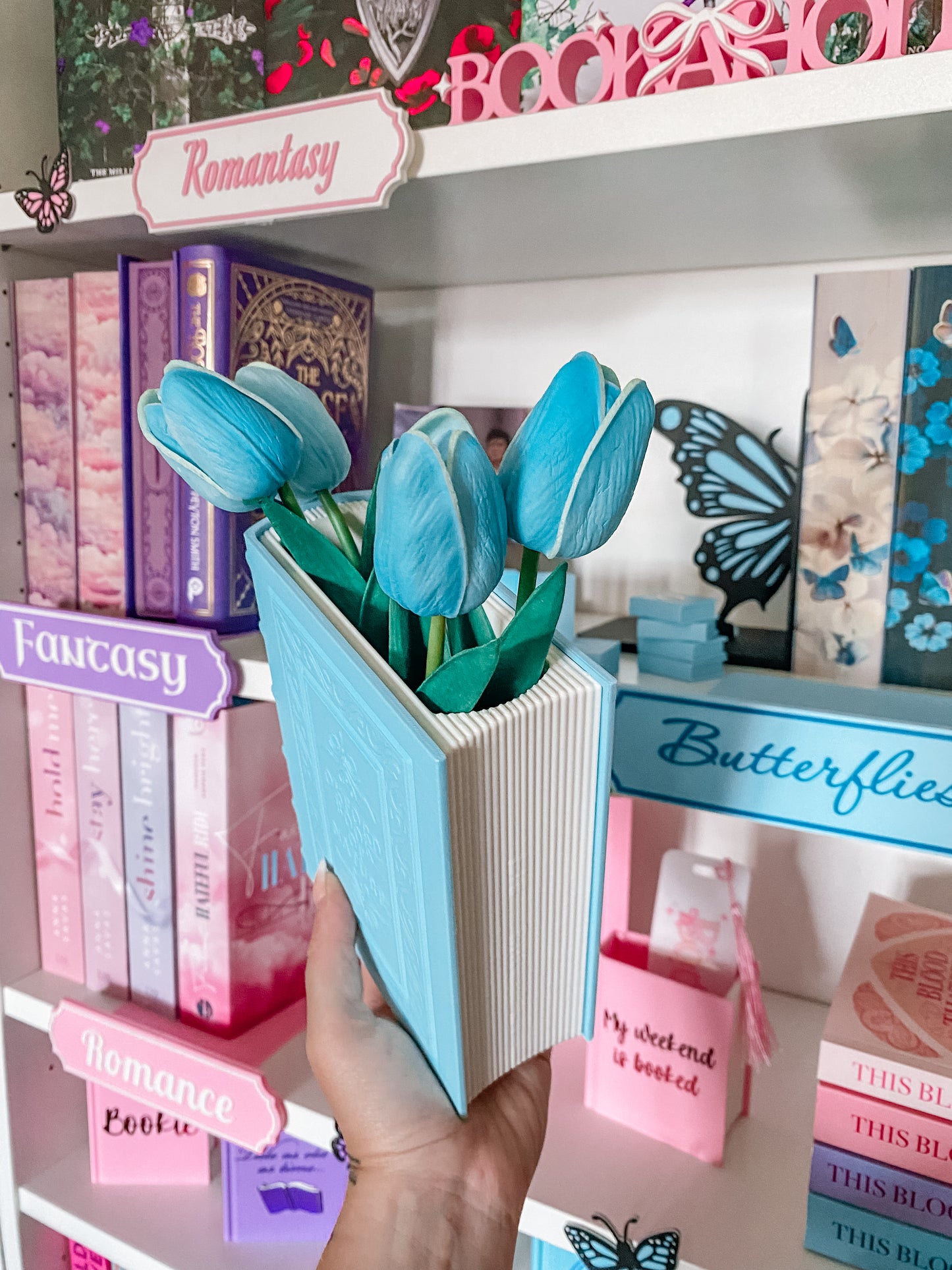 Blumenvase in Buchform