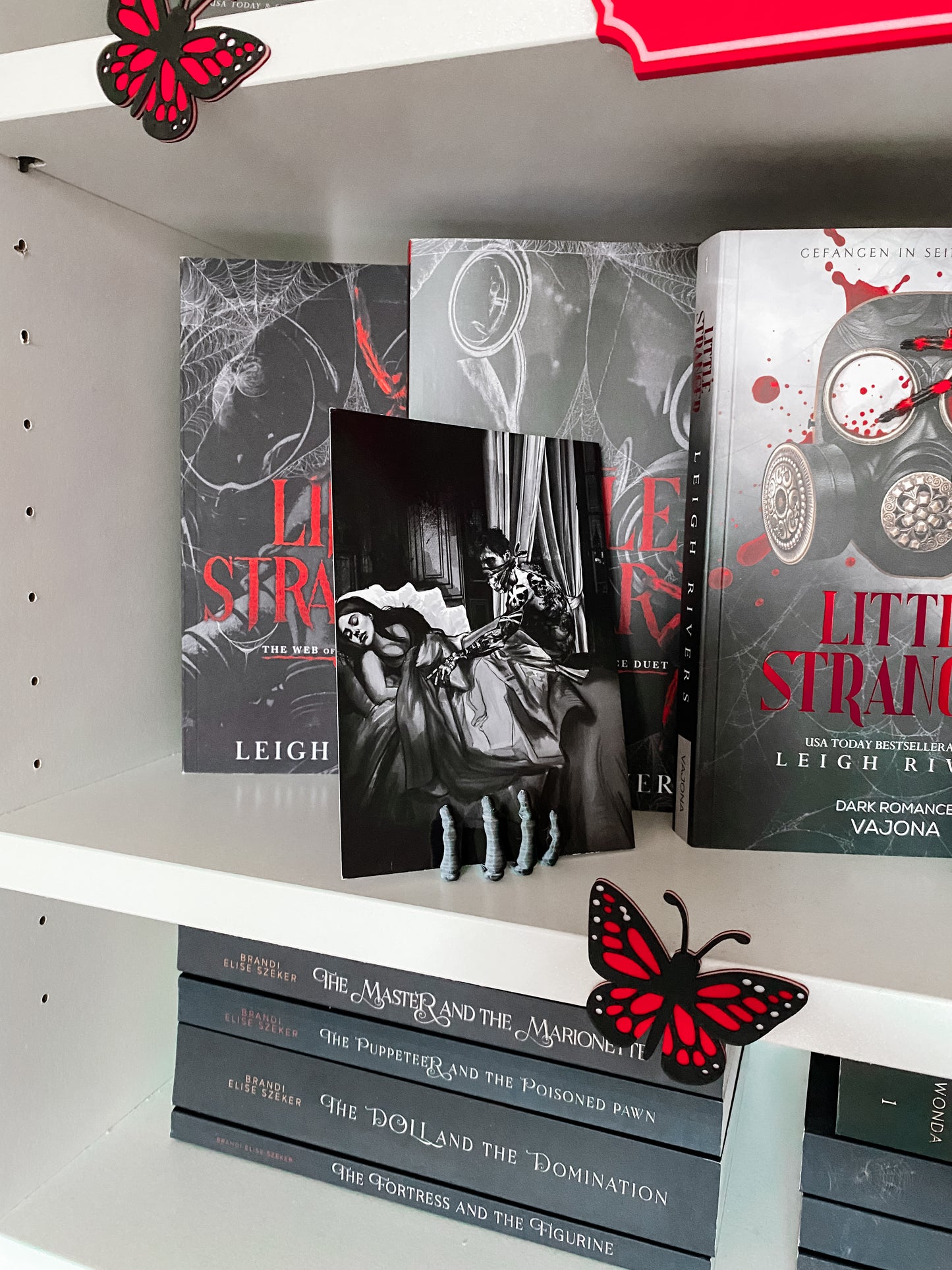 Skelett Hand Charakterkartenhalter - BUCHBOX SPECIAL